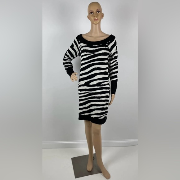 Black and White Leopard Print Sweater Dress - Picture 3 of 9